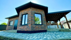 Дом с террасой в Краснодаре!! Двор в плитке!!