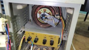 Пример работы сервоприводного стабилизатора напряжения