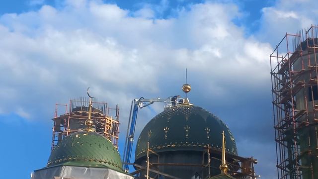 Строительство Краевой Соборной мечети г.Перми (Бульвар Гагарина 74а) Устанавливаем полмесяц. смотреть онлайн