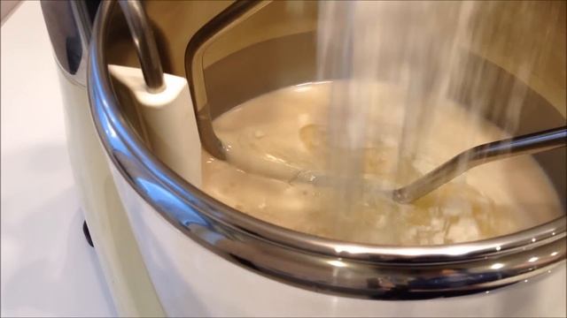Булочки для гамбургеров готовим домашним тестомесом.