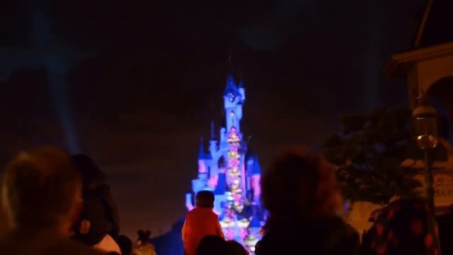 Салют в Диснейленде в Париже.Нереально красивое шоу ! смотреть онлайн