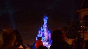 Салют в Диснейленде в Париже.Нереально красивое шоу !