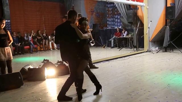 Kizomba / Ksenia Georgadze & Yuriy Pikhun / Burlesque party in Che :) смотреть онлайн