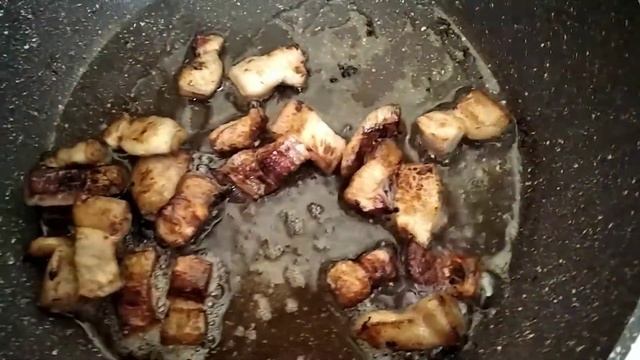 Необычное блюдо, жареный картофель с баклажанами. смотреть онлайн