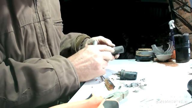 Кого интересует есть ли драгметаллы в старых радиолампах и часовых дел мастеров это видео вам