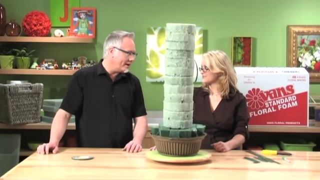 How to Arrange Flowers- The Calla Lily Tower Arrangement! смотреть онлайн