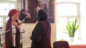 Руководитель приюта в Дракунах матушка Неонилла на открытии выставки Виталия Верескуна