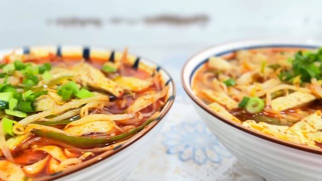 丹丹做家庭版炝锅面， 面条劲道爽滑，一大盆上桌就吃光！【胖手手丹丹】 смотреть онлайн