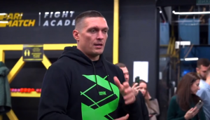 Известный украинский боксёр Александр Усик встретился с юными спортсменами.