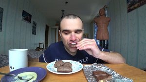 МУКБАНГ/АСМР ШОКОЛАД МОЛОЧНЫЙ С ОРЕХАМИ/ПРЯНИКИ ШОКОЛАДНЫЕ/СГУЩЕНКА/КОФЕ/ EATING/ASMR/Mukbang#250