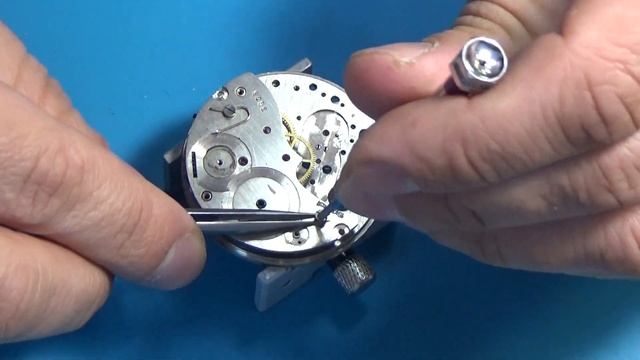 Ремонт, профилактика, репассаж механического секундомера Агат, разборка. Agat stopwatch repair смотреть онлайн