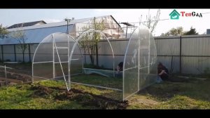 Сборка и монтаж теплицы под пленку. Установка каркаса и натягивание пленки на теплицу