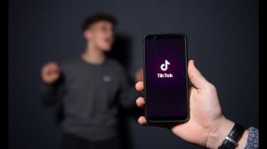 Tik Tok обогнал WhatsApp по скачиваемости | пародия «Топ-топ топает малыш»