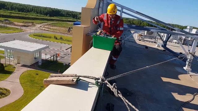Выход альпиниста для мойки окон смотреть онлайн