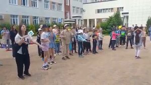 Ежедневная утренняя зарядка в школьном лагере Губернского
