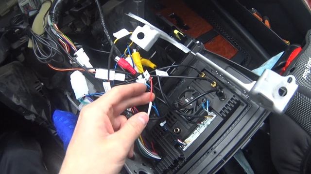 Установка камеры заднего вида от Teyes на автомобиль Camry 40. смотреть онлайн