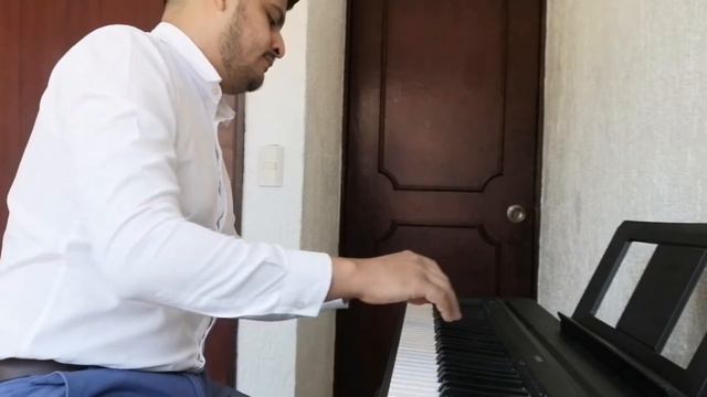Demostración del piano digital P-45 de Yamaha смотреть онлайн