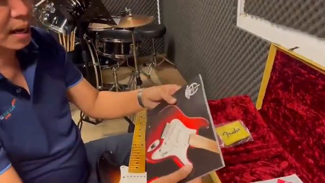 FENDER 60TH ANNIVERSARY 1954 HEAVY RELIC STRATOCASTER Sound Check смотреть онлайн