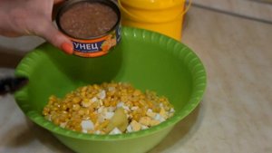 Салат из тунца с кукурузой