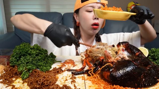 초대왕 랍스터 ? 불닭볶음면 & 짜파게티 라면 먹방 레시피 Giant Lobster Buldak Fire Noodles Jjapaghetti Mukbang ASMR Ssoyoun смотреть онлайн