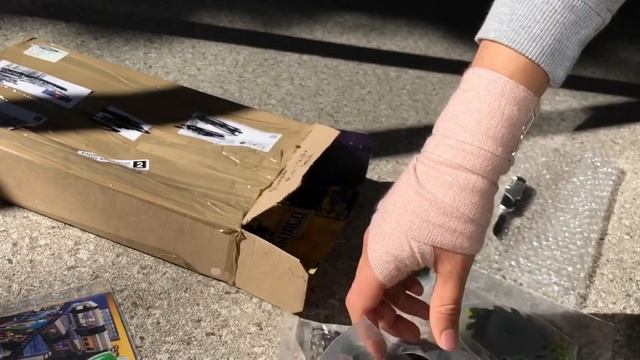 Посылка с Раритетными Лего Минифигурками и Набором Power Miners с Bricklink смотреть онлайн