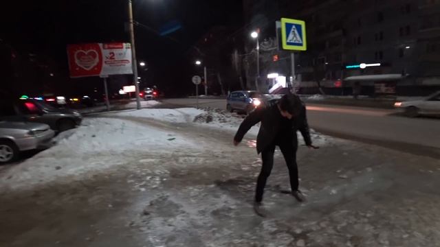 Моя бабушка СЛОМАЛА РЕБРО на ЛЕДЯНОМ тротуаре смотреть онлайн