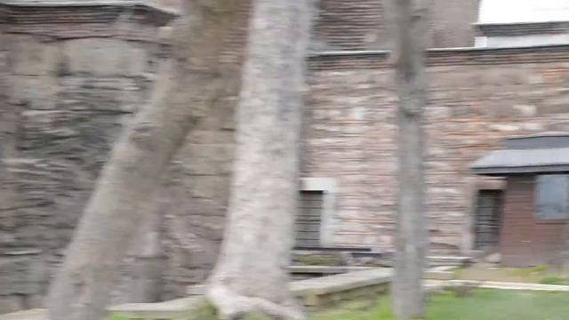 Возле собора Святой Ирины смотреть онлайн