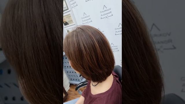 Стрижка на среднюю длину волос Удобная, практичная форма #beauty #парикмахер #hairstyle #hairdresse смотреть онлайн