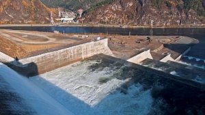 Пробный запуск берегового водосброса СШГЭС