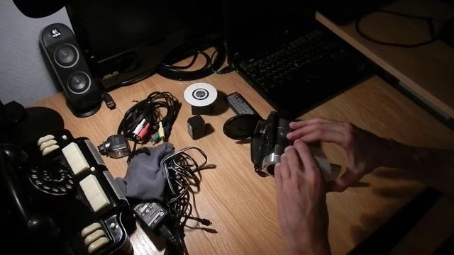 Sony HDR-UX7E смотреть онлайн