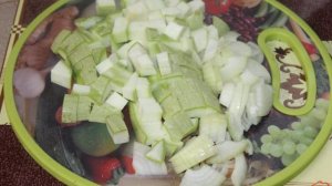 Жареные кабачки с брокколи и шпинатом