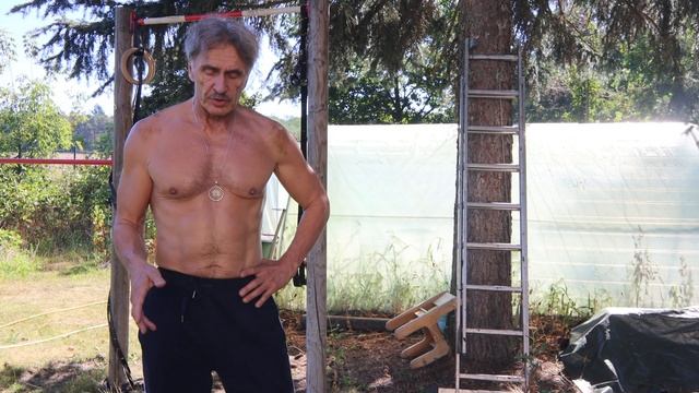 Дыхание диафрагмой, мышцы пресса и спины.