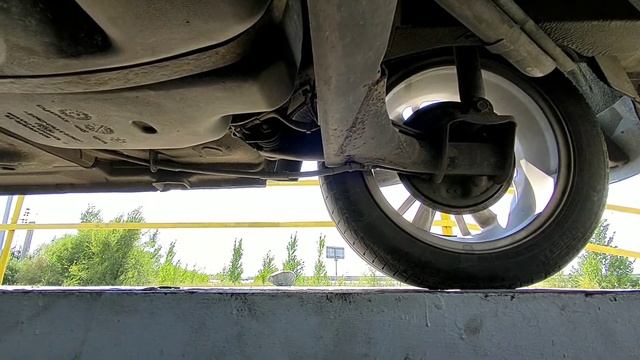 Как подтянуть ручник и улучшить тормоза на Лада Гранта FL смотреть онлайн