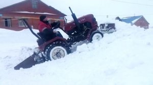 китайский минитрактор чистим снег