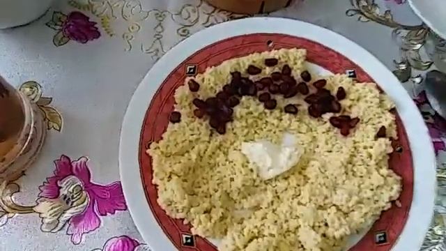 Каша из крупы Пшено с маслом сливочным и с фруктами и ягодами !Приятного аппетита !