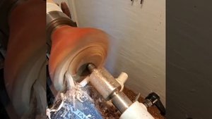 Деревянная миска | Фигурная резьба по дереву на токарном станке | Woodturning a Live Edge Bowl