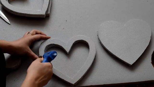 Коробочка сердечком для подарка из строительного материала: мастер-класс