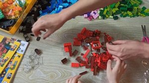 Что положили в гигантский кубик ЛЕГО Распаковка Lego Classic 10698