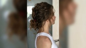 Низкий пучок на среднюю длину волос