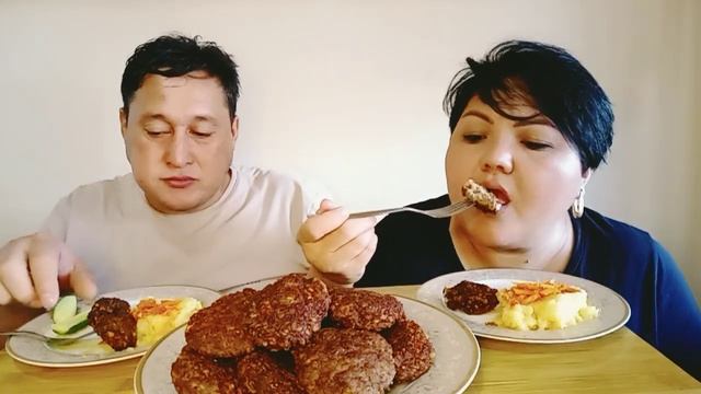 Мукбанг Пюре,Котлетки/Mukbang Puree, Cutlets/Mukbang 果泥，肉饼 смотреть онлайн