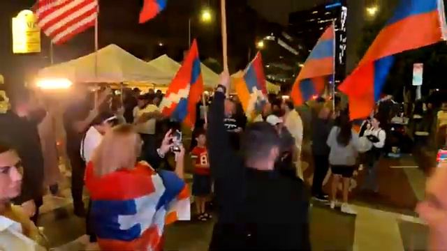 Լոս Անջելեսի հայերը շրջափակել են ադրբեջանական հյուպատոսության շենքը. բողոքի ակցիա смотреть онлайн