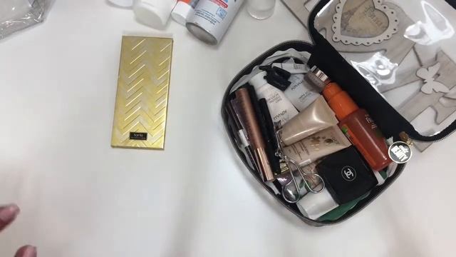 Косметичка в отпуск/собираемся вместе/ уход, парфюмерия и декоративка