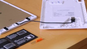 iPort Luxe (LuxePort Case & BaseStation for iPad - White)
