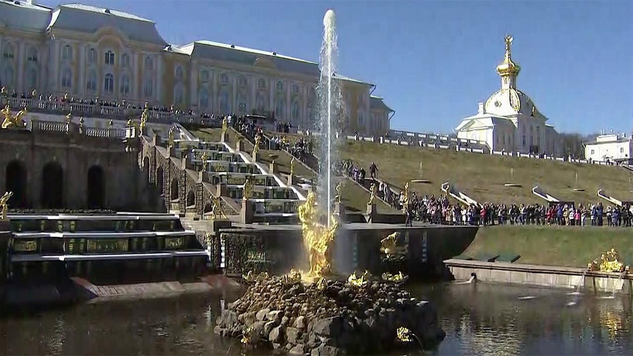 В Петергофе прошла торжественная церемония запуска фонтана "Большой каскад"