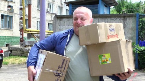 Экипировку, медикаменты и другое необходимое для фронта передали в Луганске российским бойцам