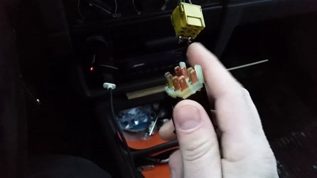 Skoda felicia 98г. не работают поворотники-временное решение.