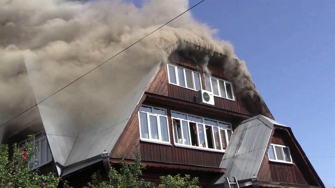В Иркутске в результате пожара в доме престарелых 12 человек получили отравление угарным газом
