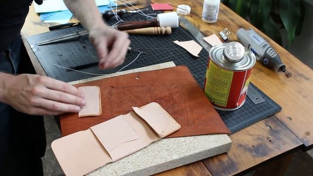 Make a Leather Tri-Fold Wallet - FREE PDF PATTERN SET - Build Along Tutorial смотреть онлайн