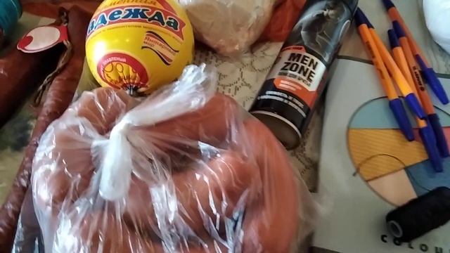 Просто вышли прогуляться...  Обзор покупок... Асяня помогает разобраться с покупками