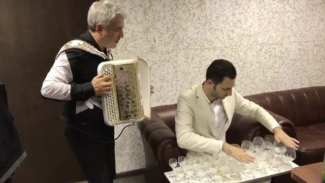 Валерий Сёмин и Александр Лемешев. "Поющие бокалы"